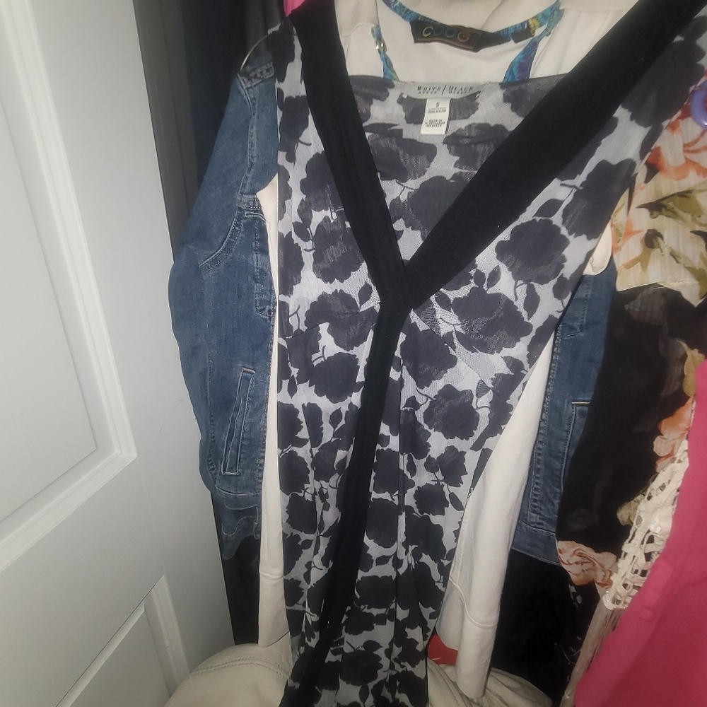 White House Black Market Black and White Sheath Mini Dress V-Neck Long Sleeve